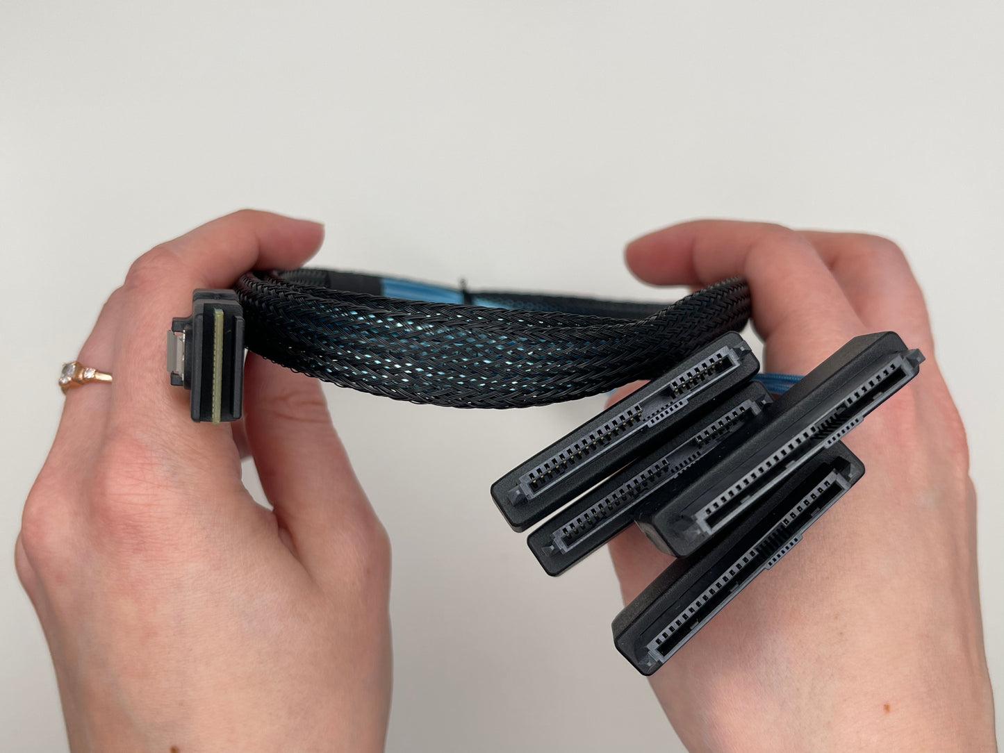 SFF-8087 to 4x SAS SFF-8482 1m