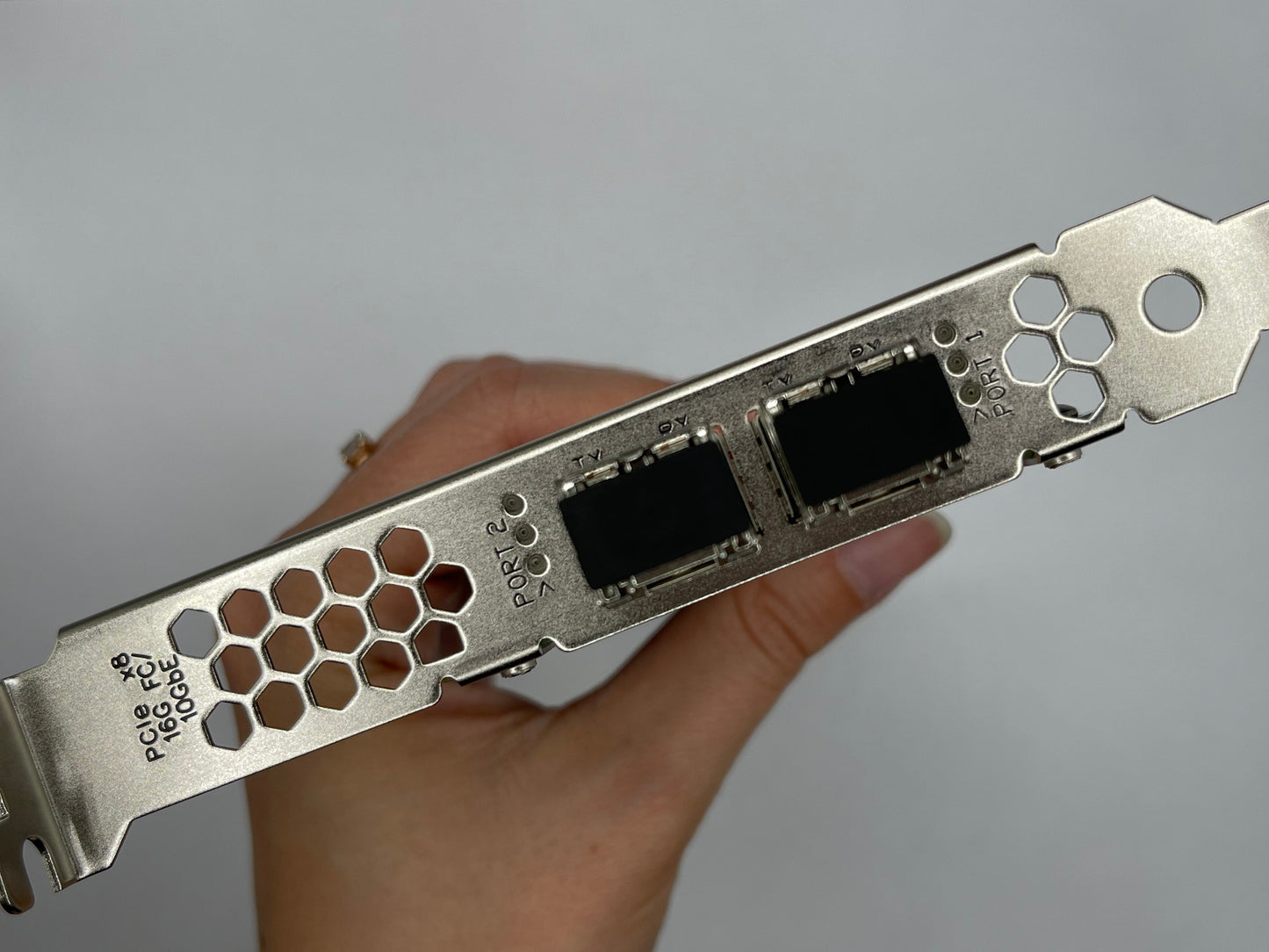 Fujitsu FC-HBA QLE2672 2-Port 16Gbps FC PCI-E LP - HD8310405