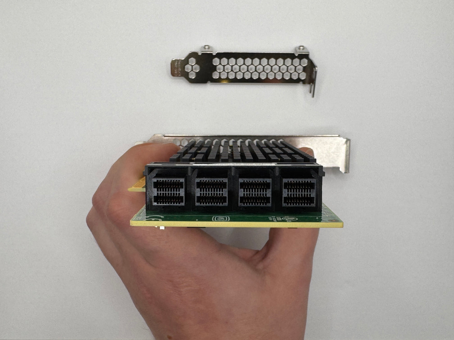 Avago LSI 9400-16i SATA/SAS HBA 12Gbps NVME IT Mode